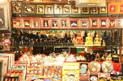 泰國(guó)購(gòu)物店琳瑯滿目的商品